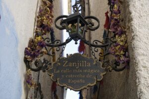 zanjilla calle mas estrecha